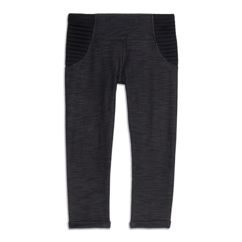 Lululemon Women's Aphrodite Crop Pants Black 8 Casual Cropped Gym Athleisure